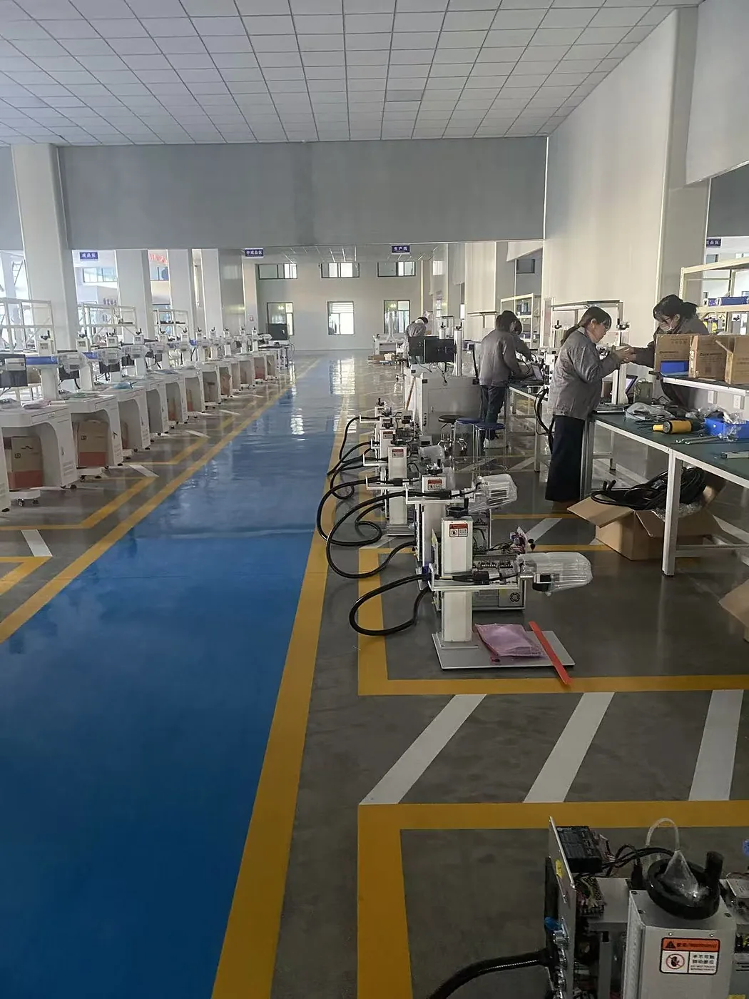 整机装配线实拍：2500+㎡ 厂房内的批量生产